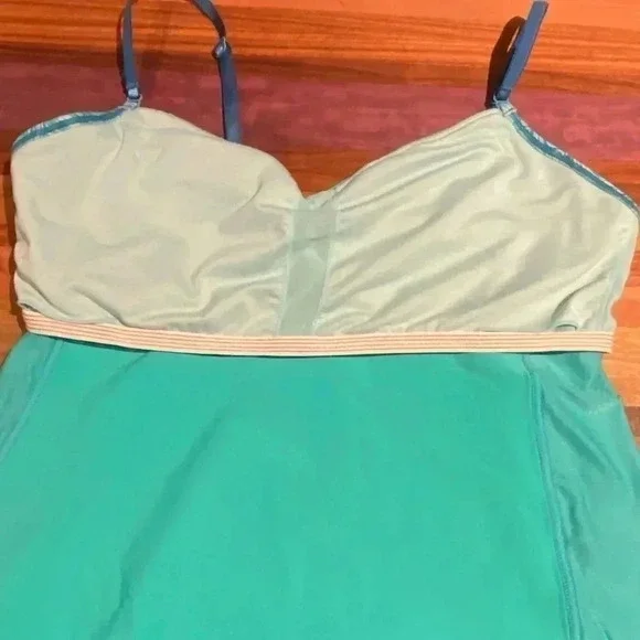 Lululemon Caribe Conditioning Gulf Undulation Tank, size 12 - Picture 6 of 12